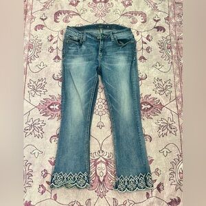 Miss Me Women’s Crop Boot Jeans Size 29 Blue Stretch Embroider Embellish